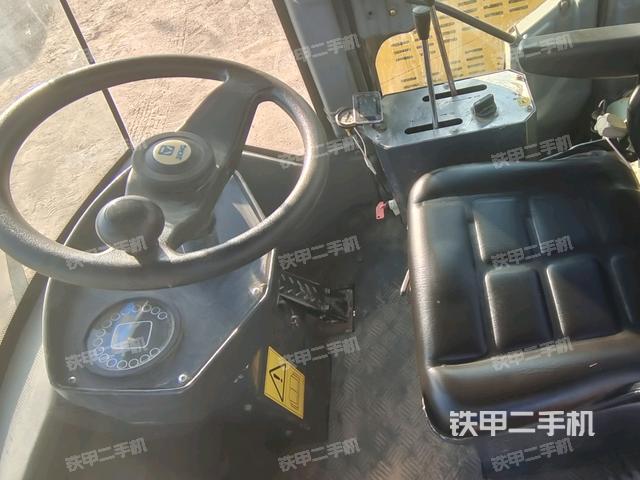 后玻璃角標(biāo)（壓路機(jī)駕駛室）