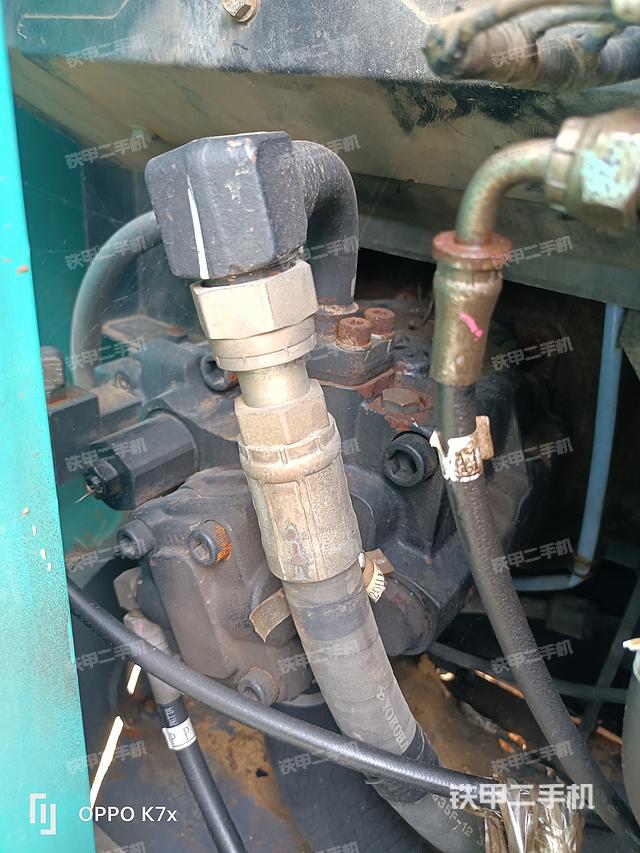 液壓泵艙室正面整體(整機(jī)外觀) 液壓泵艙室正面整體(整機(jī)外觀)
