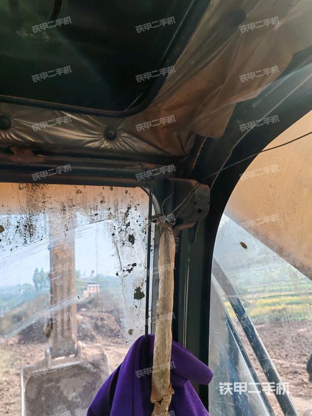 左后方玻璃角標(biāo)（駕駛室部分）