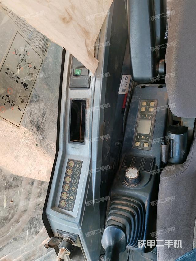 座椅左側(cè)控制臺/音響/含左手柄（駕駛室部分）