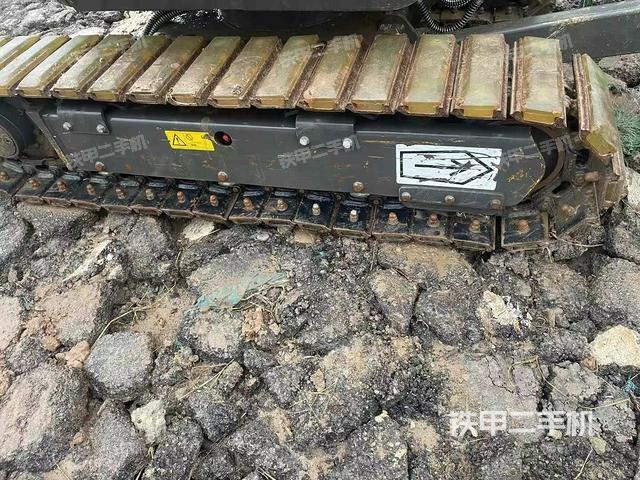 單側(cè)履帶整體（整機(jī)外觀）