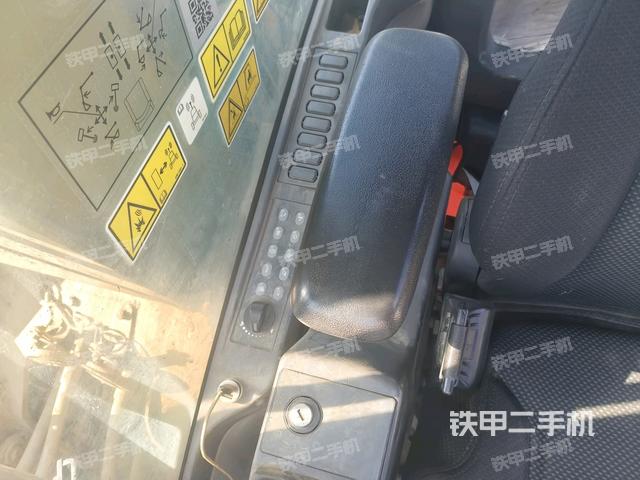 后窗玻璃角標(駕駛室部分) 后窗玻璃角標(駕駛室部分)
