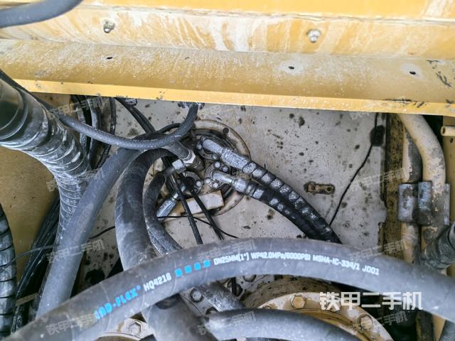 中央回轉接頭特寫（上車部件）