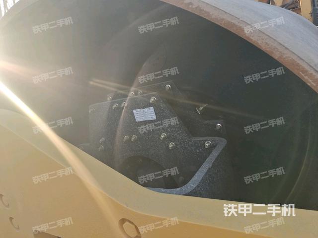 前輪左側(cè)減震塊連接及部件（壓路機(jī)前后車(chē)架）