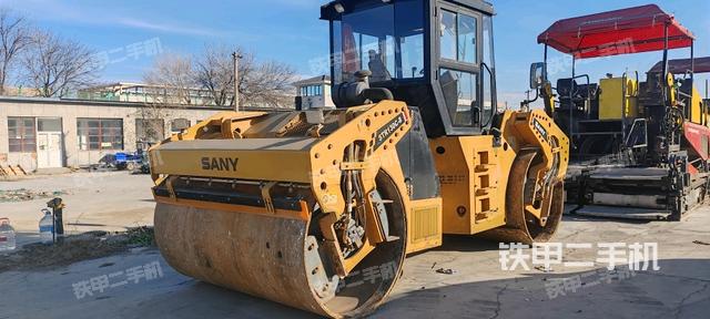 左后45°（壓路機整機外觀）