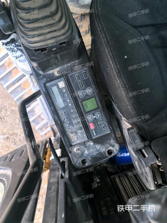 座椅左側(cè)控制臺/音響/含左手柄（駕駛室部分）