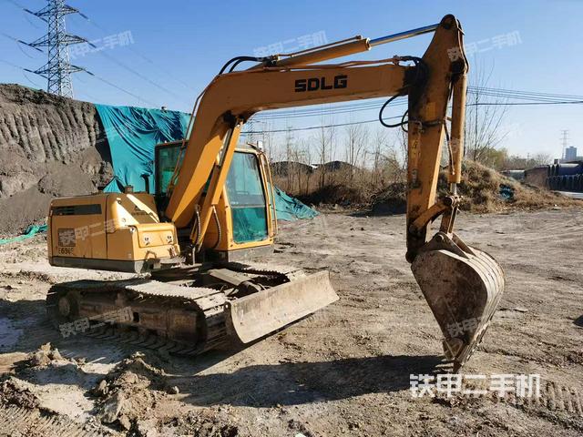 駕駛室頂部（整機外觀）