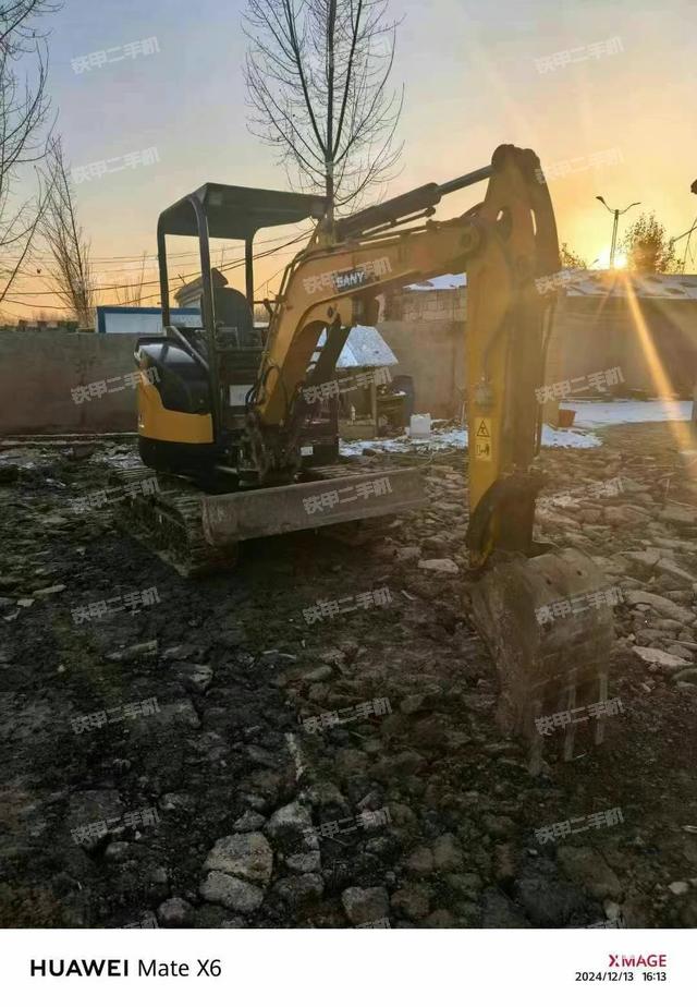 回轉(zhuǎn)馬達(dá)和主控閥（整機(jī)外觀(guān)）