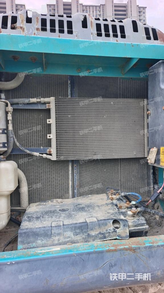 散熱器正面(大件艙室) 散熱器正面(大件艙室)