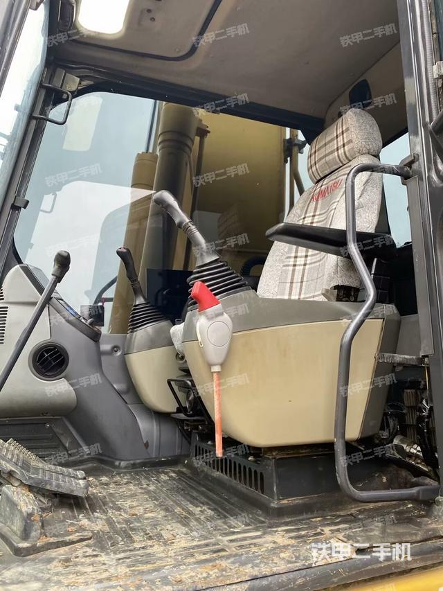 駕駛室整體(整機外觀) 駕駛室整體(整機外觀)