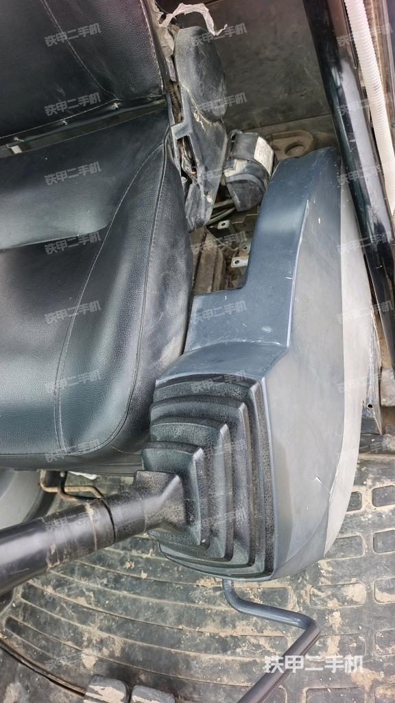 座椅左側(cè)控制臺(tái)/音響/含左手柄(駕駛室部分) 座椅左側(cè)控制臺(tái)/音響/含左手柄(駕駛室部分)