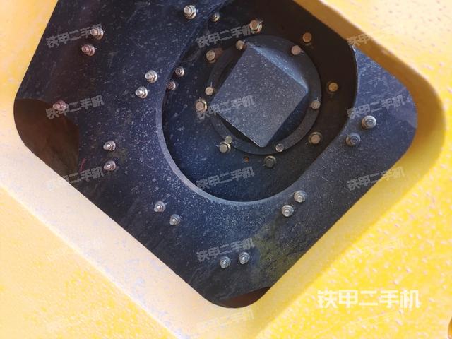 前輪右側(cè)減震塊連接及部件（壓路機(jī)前后車(chē)架）