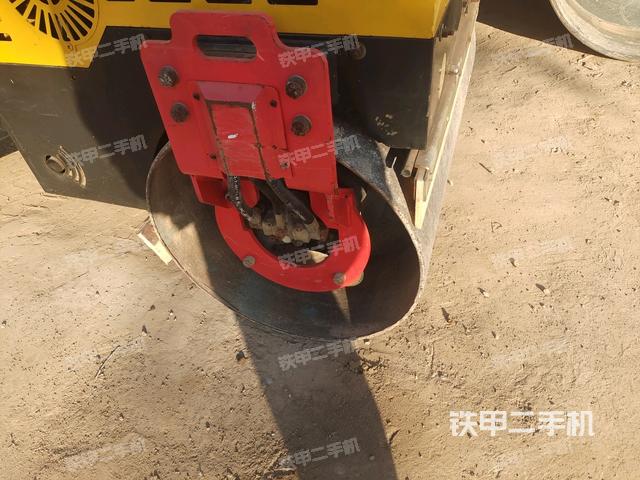 前車架正右側(cè)(壓路機(jī)前后車架) 前車架正右側(cè)(壓路機(jī)前后車架)