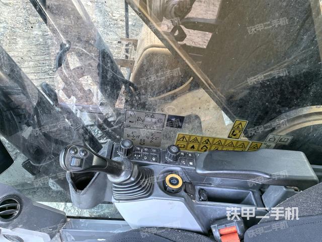 座椅右側(cè)控制臺/鑰匙門/油門/含右手柄（駕駛室部分）