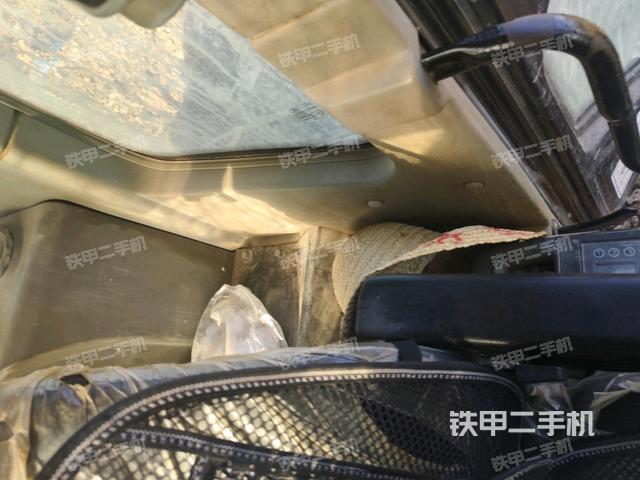 座椅右側(cè)控制臺/鑰匙門/油門/含右手柄(駕駛室部分) 座椅右側(cè)控制臺/鑰匙門/油門/含右手柄(駕駛室部分)