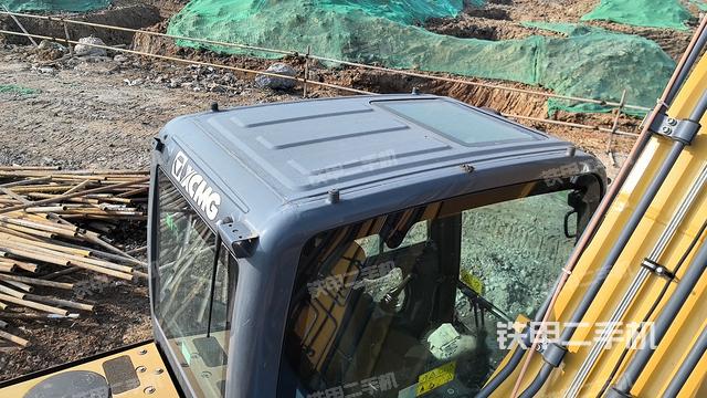 駕駛室頂部(整機(jī)外觀) 駕駛室頂部(整機(jī)外觀)