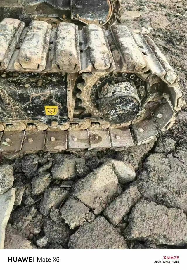 單側(cè)履帶整體（整機(jī)外觀(guān)）