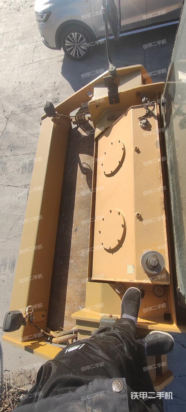 前車架正左側(cè)（壓路機前后車架）