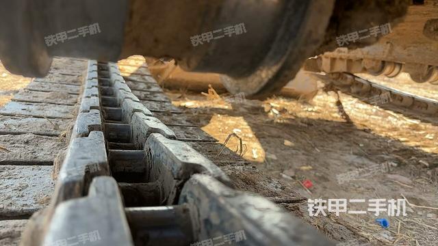 右側(cè)履帶整體?(行走機(jī)構(gòu)) 右側(cè)履帶整體?(行走機(jī)構(gòu))