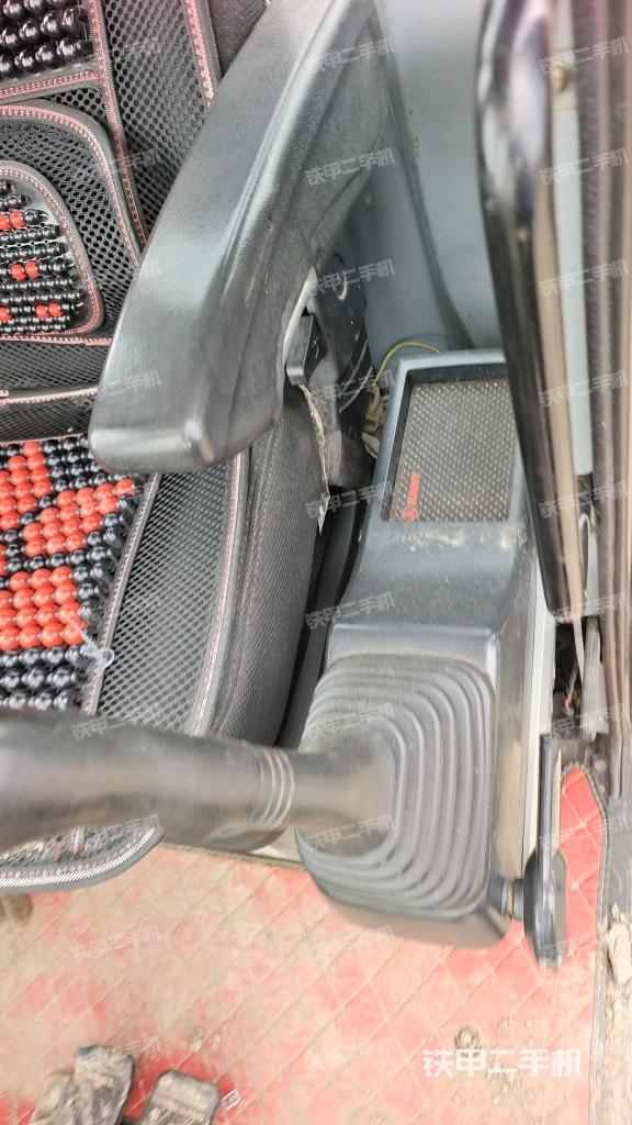 座椅左側控制臺/音響/含左手柄（駕駛室部分）