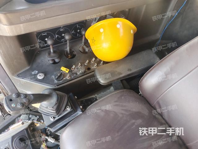 駕駛室內(nèi)部（駕駛室/操作室）