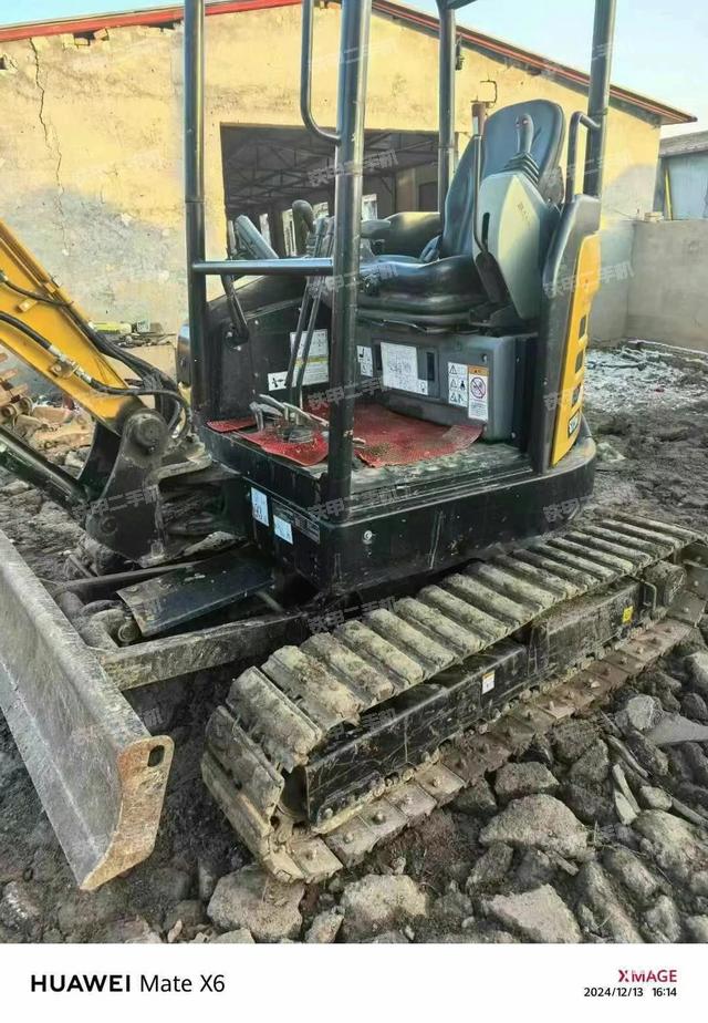 液壓泵艙室正面整體（整機(jī)外觀(guān)）