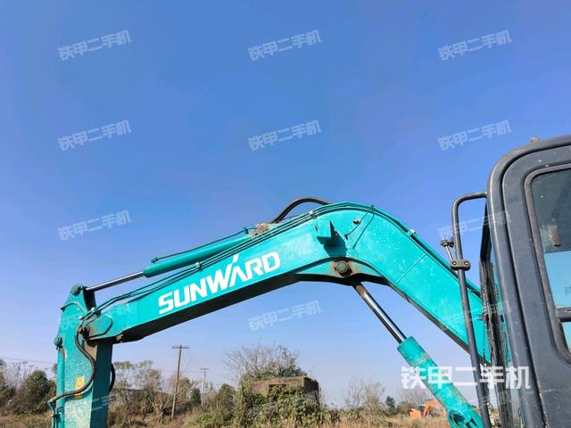 轉(zhuǎn)盤和下車架正前(工作和回轉(zhuǎn)裝置) 轉(zhuǎn)盤和下車架正前(工作和回轉(zhuǎn)裝置)
