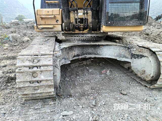 轉(zhuǎn)盤和下車架正前（工作和回轉(zhuǎn)裝置）