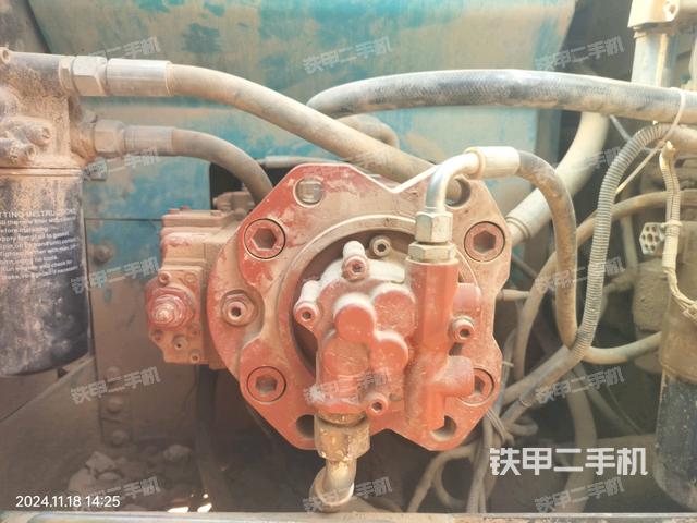 液壓泵艙室正面整體(整機(jī)外觀) 液壓泵艙室正面整體(整機(jī)外觀)