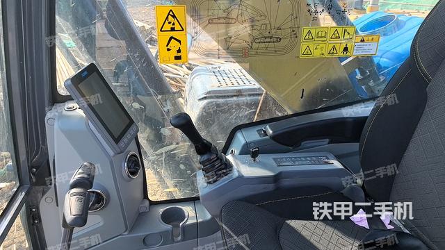 駕駛室整體(整機(jī)外觀) 駕駛室整體(整機(jī)外觀)