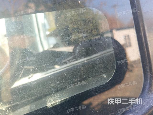 右側(cè)玻璃角標(駕駛室部分) 右側(cè)玻璃角標(駕駛室部分)