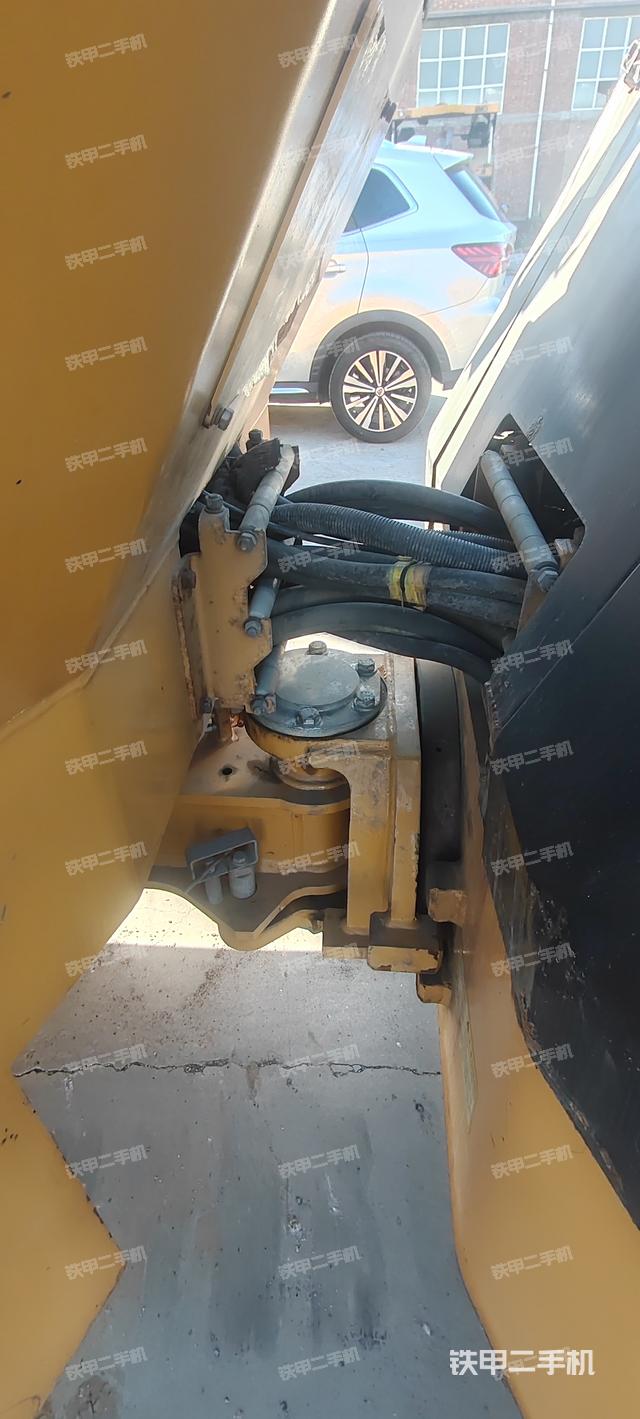 前輪右側(cè)減震塊連接及部件（壓路機前后車架）