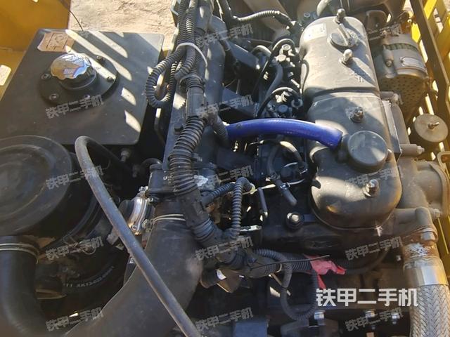 發(fā)動機(jī)艙全景(壓路機(jī)發(fā)動機(jī)艙) 發(fā)動機(jī)艙全景(壓路機(jī)發(fā)動機(jī)艙)