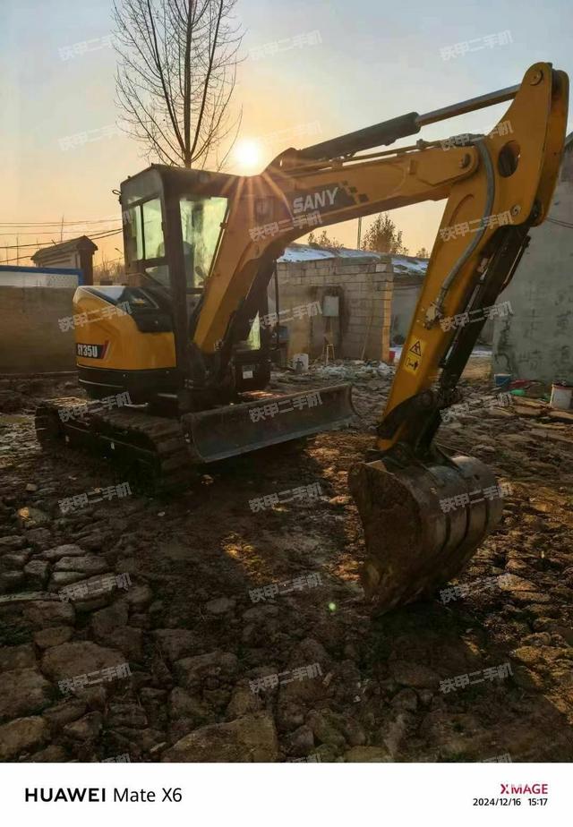 液壓泵艙室正面整體（整機(jī)外觀）