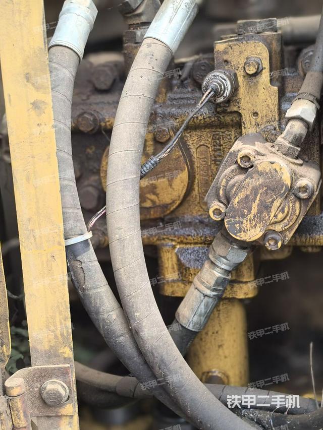 液壓泵艙室正面整體(整機(jī)外觀) 液壓泵艙室正面整體(整機(jī)外觀)