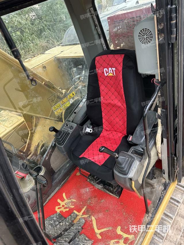 駕駛室整體(整機外觀) 駕駛室整體(整機外觀)