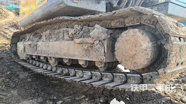 單側(cè)履帶整體(整機(jī)外觀) 單側(cè)履帶整體(整機(jī)外觀)