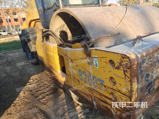 前車架正左側(cè)（壓路機(jī)前后車架）