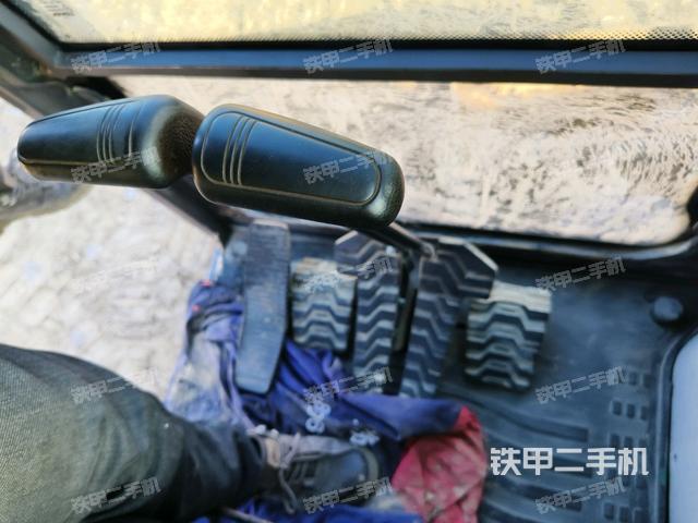 座椅右側(cè)控制臺(tái)/鑰匙門/油門/含右手柄（駕駛室部分）