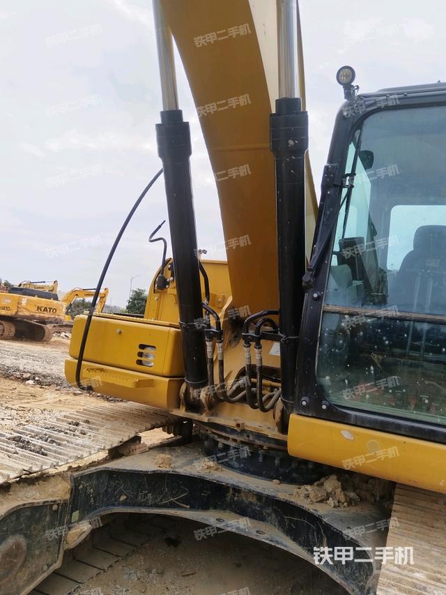 大臂油缸整體?豎拍（工作和回轉(zhuǎn)裝置）