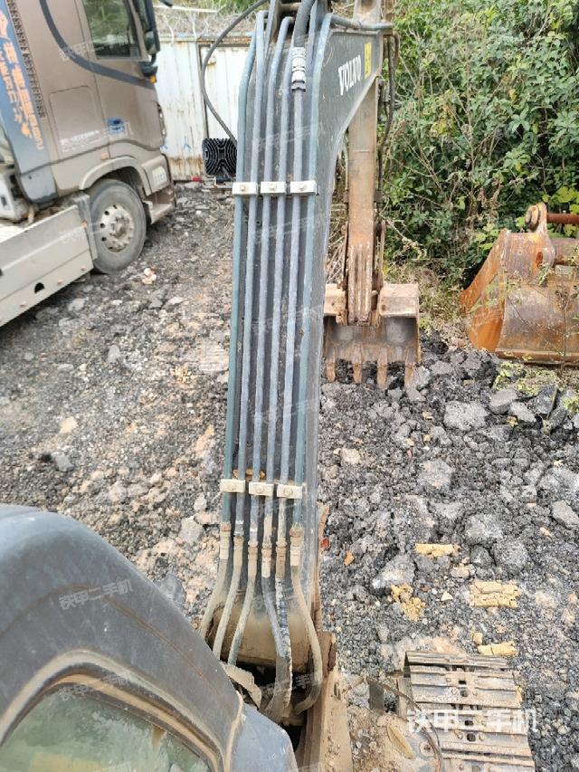 大臂背部俯視（工作和回轉(zhuǎn)裝置）