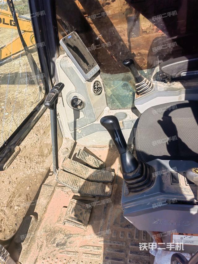 左后方玻璃角標(biāo)（駕駛室部分）