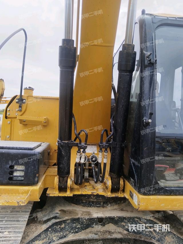 大臂油缸整體?豎拍(工作和回轉裝置) 大臂油缸整體?豎拍(工作和回轉裝置)