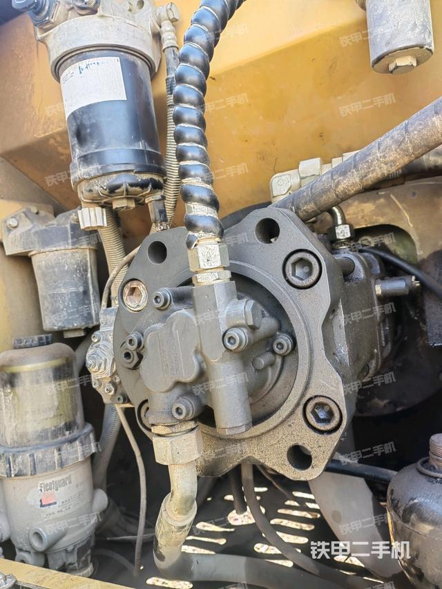 液壓泵斜45?左（大件艙室）