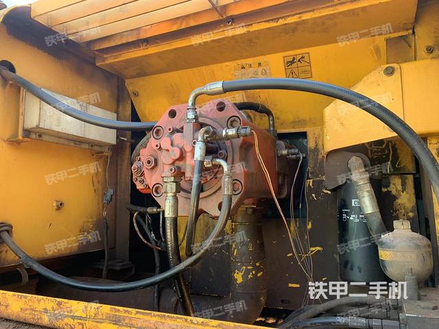 液壓泵艙室正面整體(整機(jī)外觀) 液壓泵艙室正面整體(整機(jī)外觀)