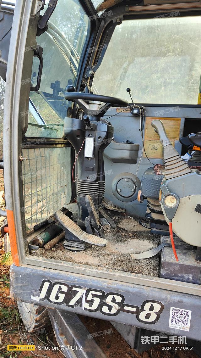 駕駛室整體（整機外觀）