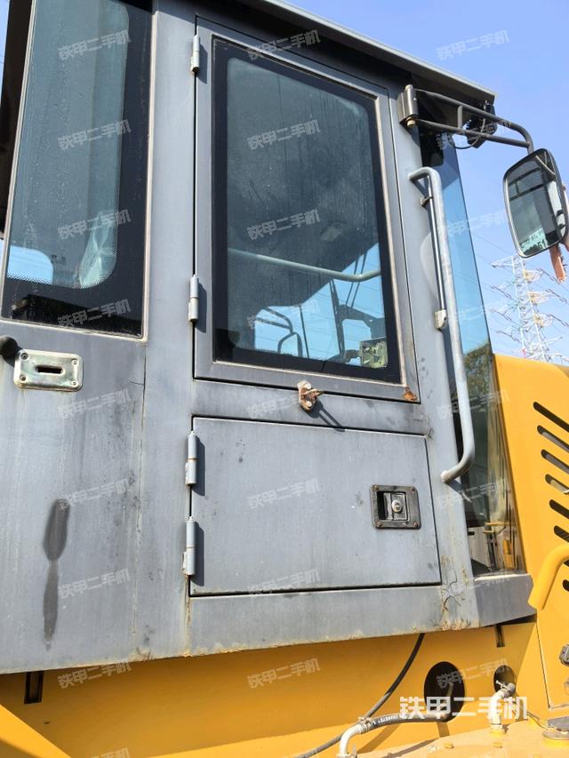 駕駛室正側(cè)（駕駛室/操作室）