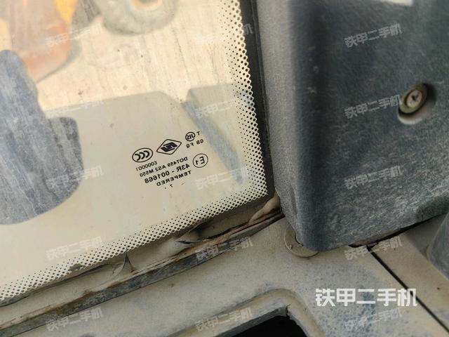 后窗玻璃角標（駕駛室部分）