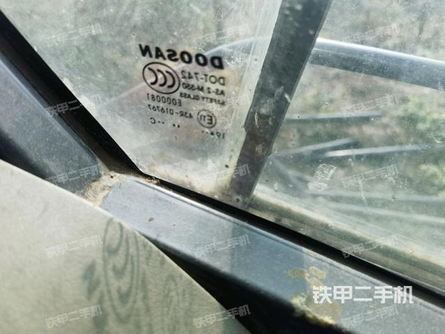 后窗玻璃角標(駕駛室部分) 后窗玻璃角標(駕駛室部分)