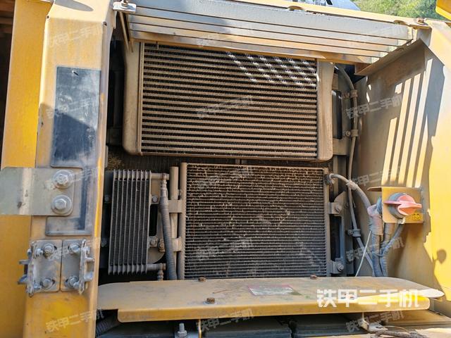 散熱器正面(大件艙室) 散熱器正面(大件艙室)